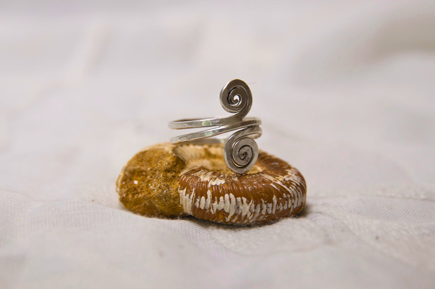 Hammered swirly ring