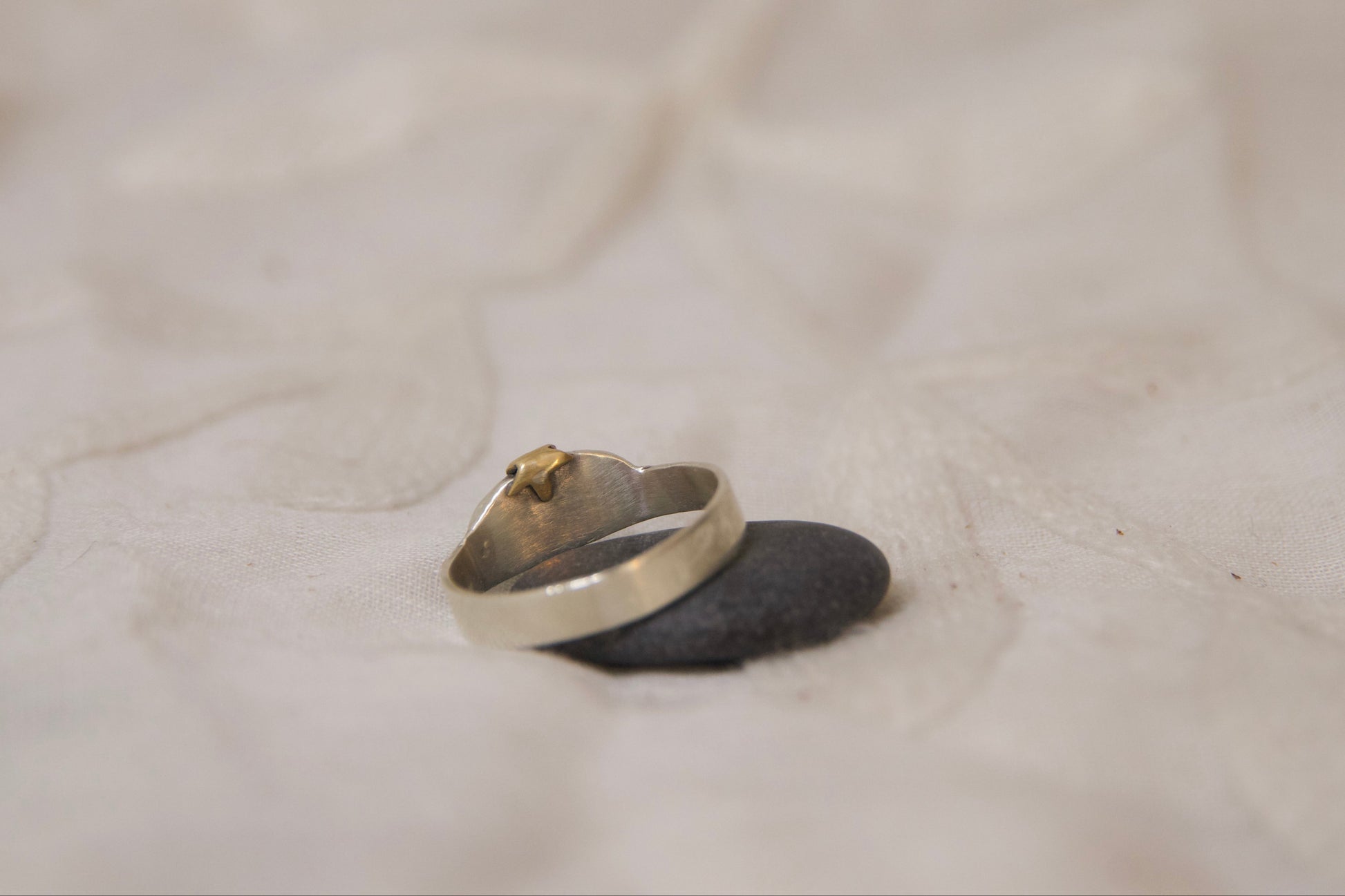 Star on the back of ring
