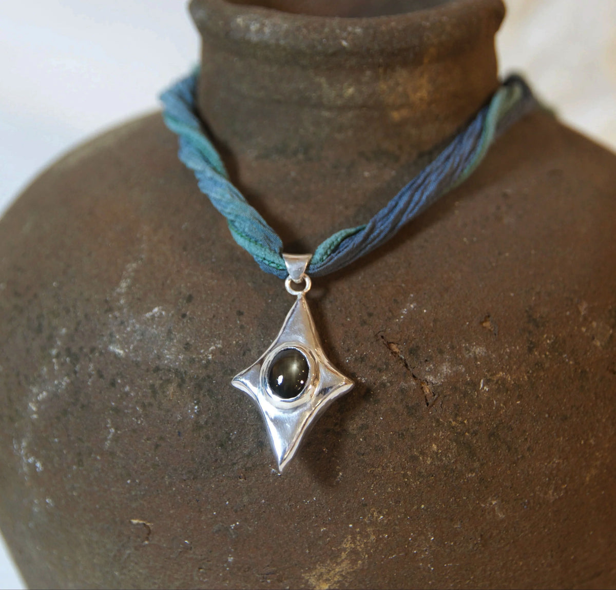 Star sapphire necklace 
