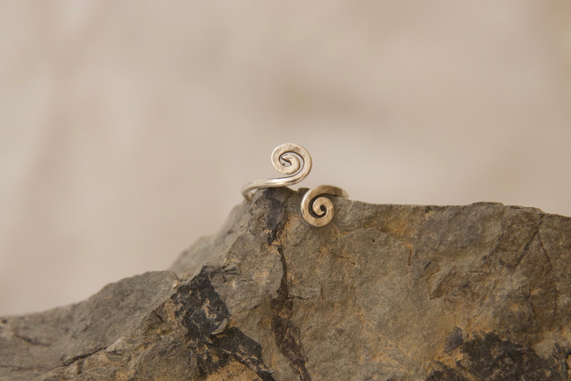 Small upper finger ring
