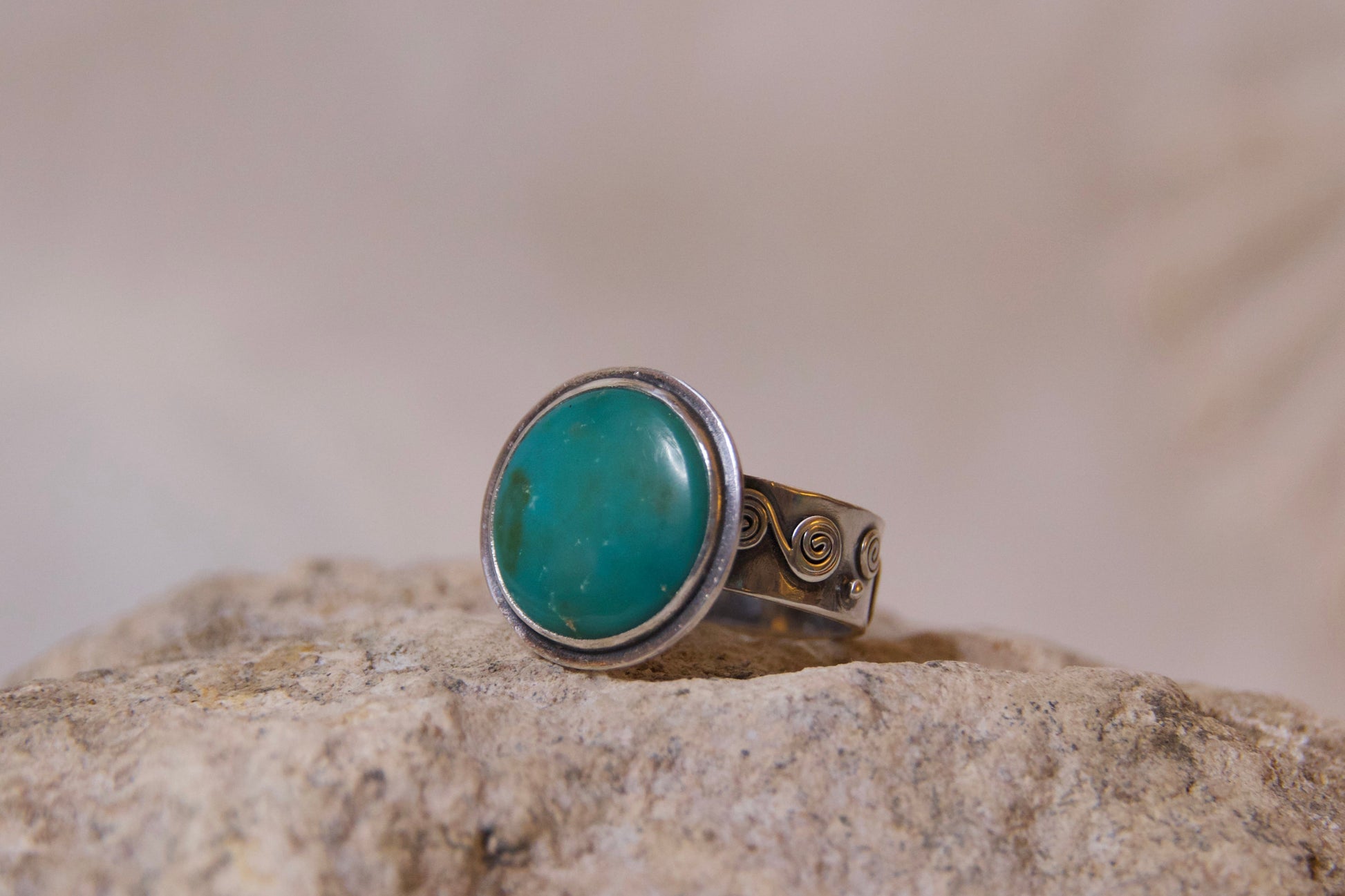 Turquoise stone in sterling silver with a designed band 