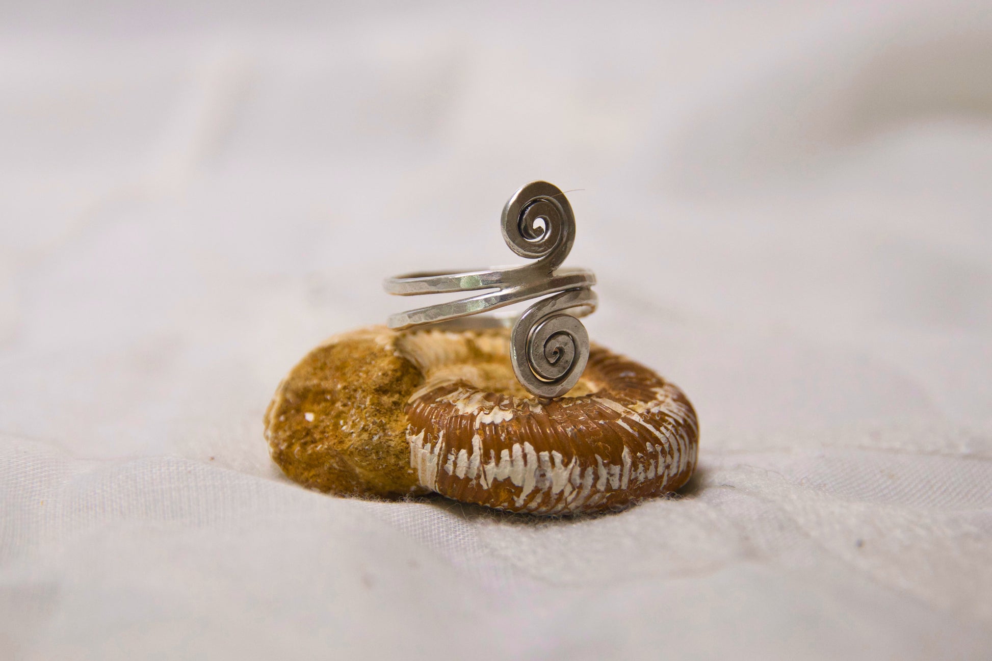 Hammered swirly ring